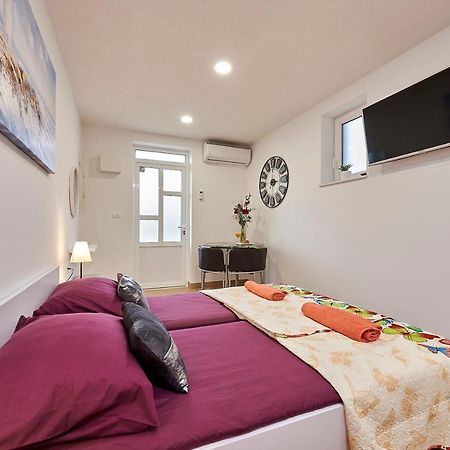 Studio Apartment Bascan Trogir Exterior foto