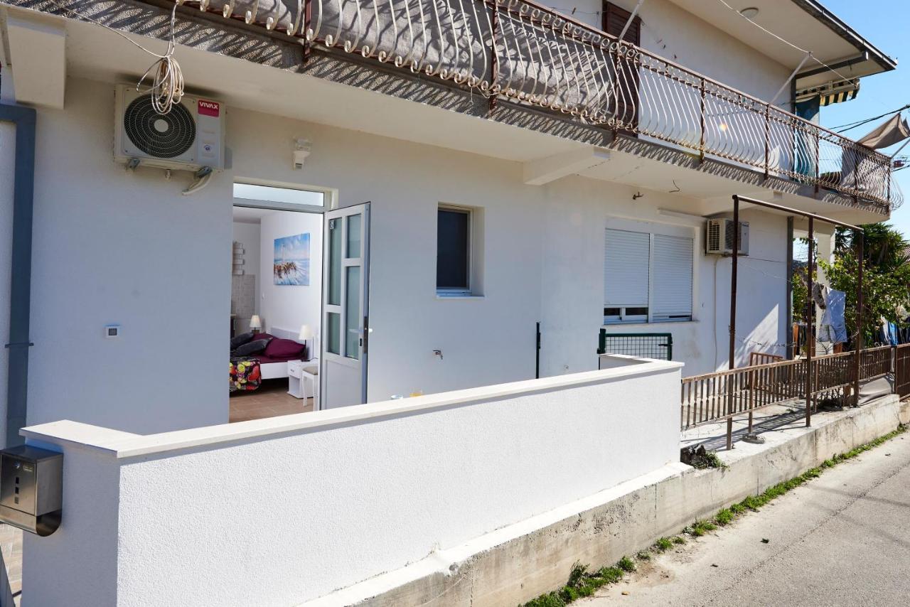 Studio Apartment Bascan Trogir Exterior foto